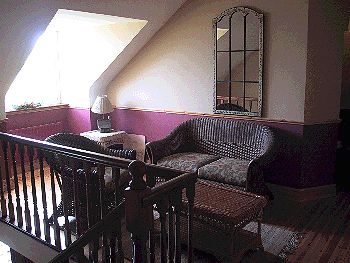 Tinil House B&B, 
Enagh North, 
Kilkishen, 
Co. Clare,
Irland