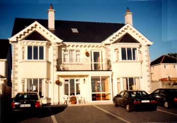 Seashore Lodge B&B, 
No 4 Cashelmara, 
Knockmacarra Cross, 
Salthill, 
Co. Galway,
Irlanda.
 