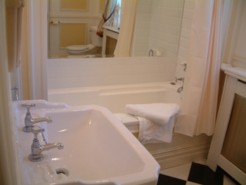 Innisfree House B&B,  
Carrick Road, 
Dundalk, 
Co. Louth,
Ireland
 